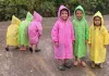 नेपाल : बारिश में स्कूल जाती तीन बच्चियों का वीडियो हुआ वायरल, अब स्नातक तक मिलेगी मुफ्त शिक्षा