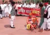 राम मंदिर चढ़ावे को लेकर विपक्ष का प्रदर्शन, पप्पू यादव पुजारी बनकर बैठे