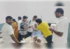 टूरिस्ट क्रूजर हादसा: टायर फटने से बिजली के खंभे से टकराई गाड़ी; 12 यात्री घायल