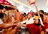 अखिलेश यादव ने स्वामी अविमुक्तेश्वरानंद सरस्वती से लिया आशीर्वाद