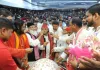 अखिलेश ने तलवार से केक काटकर मनाया जन्मदिन, कार्यकर्ताओं व नेताओं ने दी बधाई