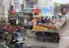 यातायात पुलिस द्वारा विशेष चेकिंग अभियान चलाकर सड़क किनारे से हटवाया गया अतिक्रमण
