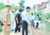 डीएम ने सड़क निर्माण का किया औचक निरीक्षण, गुणवत्ता व समयबद्धता के दिए निर्देश