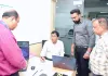 सीएम युवा उद्यमी योजना की रफ्तार पर डीएम का एक्शन,एचडीएफसी बैंक पहुंचे और लगाई फटकार