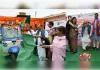 महापौर प्रवेश वाही ने 135 इलेक्ट्रिक स्वच्छता वाहनों को दिखाई हरी झंडी
