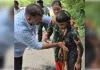 मेन होल में गिरे बच्चे को परिवहन अधिकारी ने बचाया, परिवहन आयुक्त ने की सराहना