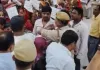 डीएम के सामने ही पीड़ित महिलाओं ने लगाया जिला प्रशासन मुर्दाबाद के नारे