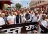 मोदी के ऐलान पर भी नहीं थमा घमासान विपक्ष, बोला-पहले शिक्षा मंत्री इस्तीफा दें