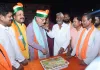 राजनाथ के जन्मदिन की पूर्व संध्या पर वाल्मीकि समाज ने काटा मिल्क केक 