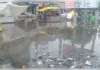 दुकानों के सामने जलभराव, ग्राहकों और राहगीरों को आवागमन में दिक्कत  