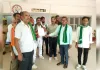बाबू ने कहा "बाहर जाओ, सिस्टम से आओ, यहां नेतागिरी नहीं चलती"