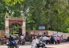 केजीएमयू के पोस्टमार्टम हाउस के बाहर बदहाल इंतजाम
