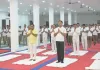 बाराबंकी पुलिस लाइन में एसपी की उपस्थिति में पुलिसकर्मियों द्वारा किया योगाभ्यास