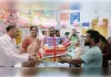 जिला अस्पताल में कन्या जन्मोत्सव कार्यक्रम का डीएम ने केक काटकर किया शुभारंभ