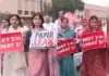 "नीट है या चीट है" के सांसदों ने लगाए नारे, छात्रों के समर्थन में उतरीं सपा 
