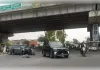 सीतापुर हाईवे पर सड़क हादसा, ओवरटेक करने पर पहले ट्रक फिर स्कॉर्पियो में घुसी कार
