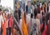 गाजीपुर में मंत्री ओमप्रकाश राजभर के काफिले के सामने महिलाओं का हंगामा
