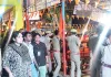 आधी रात भदेश्वरनाथ मंदिर पहुंचे डीएम-एसपी, कांवड़ियों पर की पुष्पवर्षा