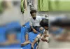 फर्रुखाबाद में सर्पदंश से पीड़ित दोस्त के साथ जिंदा सांप लेकर अस्पताल पहुंचा युवक