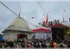 लोधेश्वर महादेवा में शिवभक्तों पर हेलीकॉप्टर से हुई पुष्पवर्षा