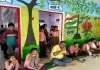 हमीरपुर में बच्चों के साथ जमीन पर बैठे विधायक, मिड डे मील का लिया स्वाद
