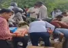 कानपुर में कूड़े के ढेर पर मिली एक्सपायरी चॉकलेट-टॉफी, उठाने के लिए मची होड़