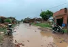 औरैया-फफूंद फोरलेन मार्ग पर बड़े-बड़े गड्ढे, राहगीर परेशान