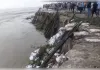तटबंध टूटा, राघोपुर गांव जलमग्न; घरों में कैद होने को मजबूर ग्रामीण