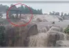तेज बहाव के बीच रातभर टापू पर फंसे रहे 3 युवक, रेस्क्यू टीम ने बचाया