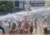 सरकारी नौकरी की मांग लेकर सड़क पर उतरे छात्र, वाटर कैनन से रोका