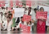 इको गार्डन में मेडिकल छात्रों ने ढफली बजाकर किया प्रदर्शन