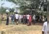 पानी लेने निकले परिवार पर गिरा बिजली पोल, पिता-पुत्र की मौत