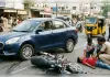 तेज रफ्तार कार ने बाइक सवार युवकों को मारी टक्कर, हालत गंभीर