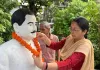 काकोरी ट्रेन एक्शन के शहीदों को नगर आयुक्त सौम्या गुरुरानी ने चित्रों पर पुष्प अर्पित कर नमन किया 