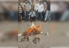 हजरतगंज चौराहे पर झारखंड के मुख्यमंत्री का पुतला जलाया