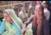 संदिग्ध परिस्थितियों में पेड़ से लटका मिला युवक का क्षत-विक्षत शव, परिजनों ने हत्या का लगाया आरोप