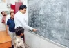  निरीक्षण में डीएम ने संभाली क्लास, सवाल पूछकर परखी बच्चों की सीखने की क्षमता