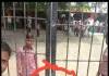 स्वतंत्रता दिवस पर स्कूल के गेट पर ताला, बाहर खड़े रहे बच्चे, शिक्षक की मनमानी ने खोली व्यवस्था की पोल