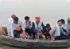  दुल्हन के घर नाव से पहुंचा दूल्हा