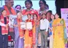 मां के संघर्ष को बनाया ताकत, गोरखपुर विश्वविद्यालय में बीए में टॉप कर मानसी भट्ट ने बढ़ाया विद्यालय का गौरव
