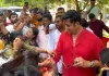 सांसद रवि किशन ने पीएम आवास योजना की लाभार्थी बहनों से बंधवाई राखी