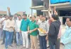 बृजभूषण शरण सिंह के बरी होने पर जरवल में समर्थकों ने बांटी मिठाई