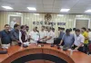 लखनऊ व्यापार मण्डल ने डीएम को सौंपा ज्ञापन