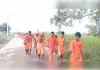 सावन में शिवभक्ति का रंग, लोधेश्वर महादेवा के लिए निकले हजारों भक्त