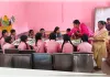 डीएम ने बालिकाओं संग किया भोजन, परखी विद्यालय की व्यवस्थाएं