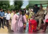 ट्रैक्टर-ट्रॉली पर सवार होकर संभावित बाढ़ क्षेत्रों में पहुंचीं डीएम