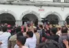 नगर निगम में भैंसों की नीलामी के विरोध उतरे सपा-आजाद पार्टी के कार्यकर्ता