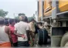 बांदा: तेज रफ्तार डंपर ने बुजुर्ग को कुचला, मौत के बाद हाइवे जाम