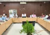 किसी भी परियोजना का कार्य धन के अभाव में प्रभावित नहीं होना चाहिए - मंडलायुक्त 