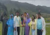 गुलमर्ग में उमड़ी पर्यटकों की भीड़, खूबसूरती और मेहमाननवाजी के मुरीद हुए सैलानी